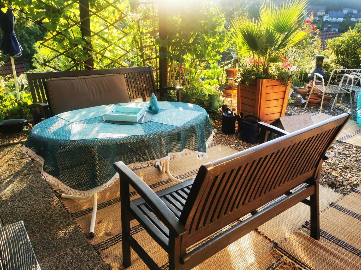 Ferienhaus mit riesen Garten, drei Terrassen, toller Aussicht am Waldrand, auch als Monteur-Wohnung Hemer Exterior foto